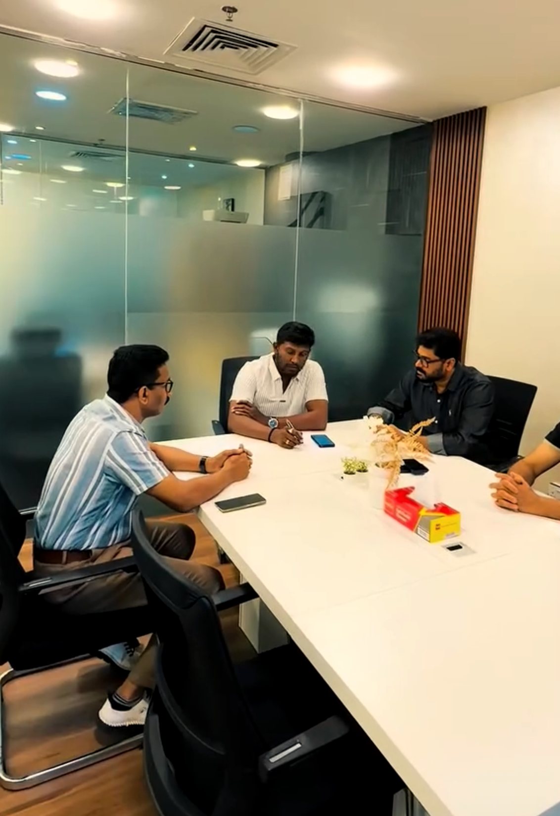 A client strategy session around the white meeting table in the MKB meeting room